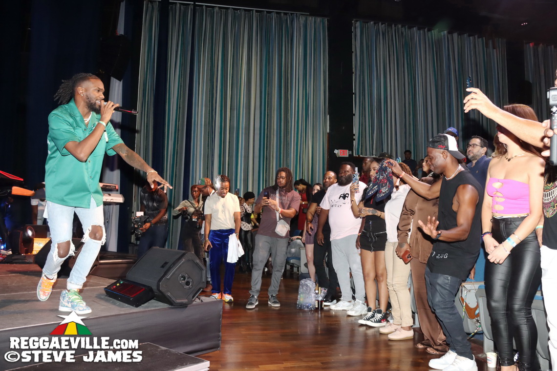 Shaggy, Wyclef Jean, Heavyweight Rockaz, Black Scorpio, Admiral T