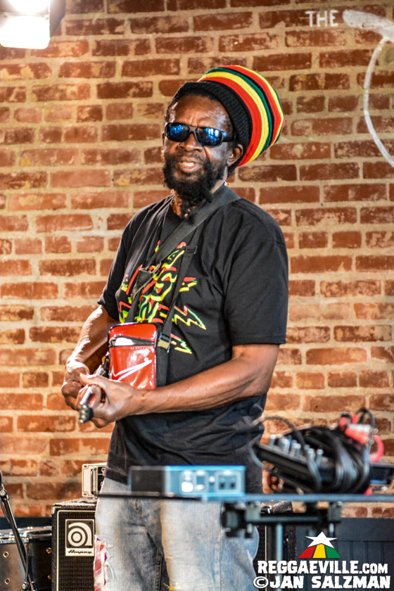 Israel Vibration & Roots Radics, Jahgun & Justifyah