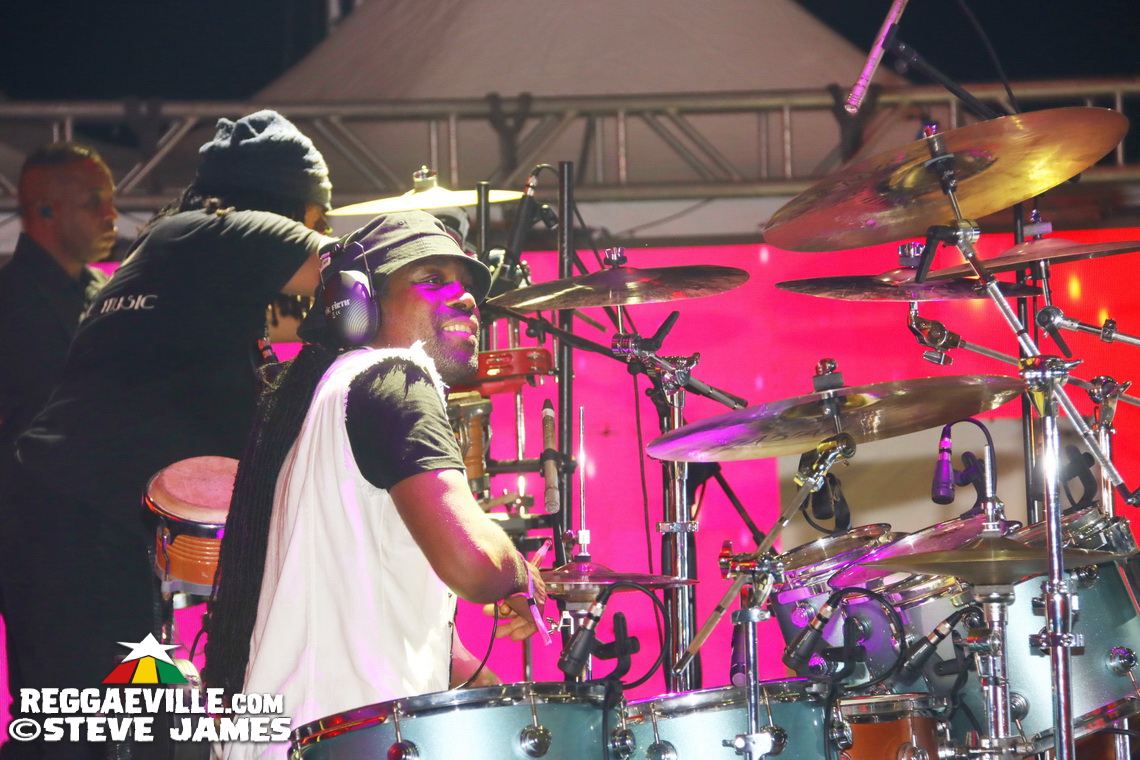 Marcia Griffiths, Buju Banton, Beres Hammond, Busy Signal, Tanya Stephens, Beenie Man, Shaggy