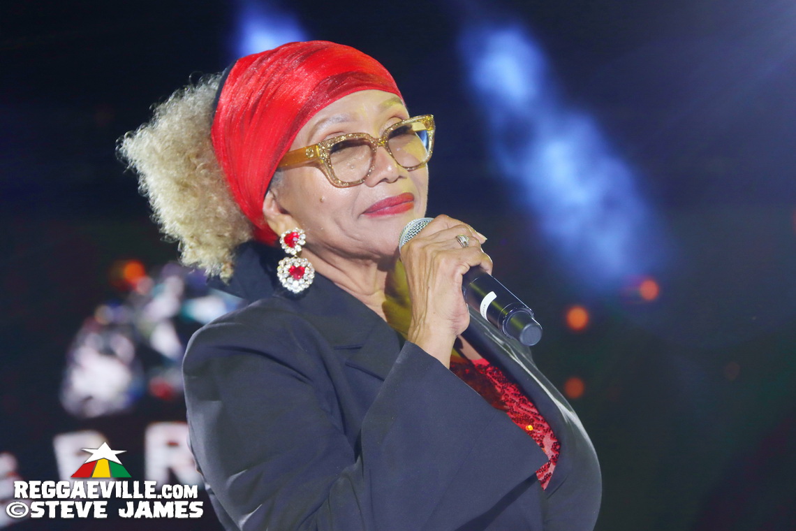 Marcia Griffiths, Buju Banton, Beres Hammond, Busy Signal, Tanya Stephens, Beenie Man, Shaggy