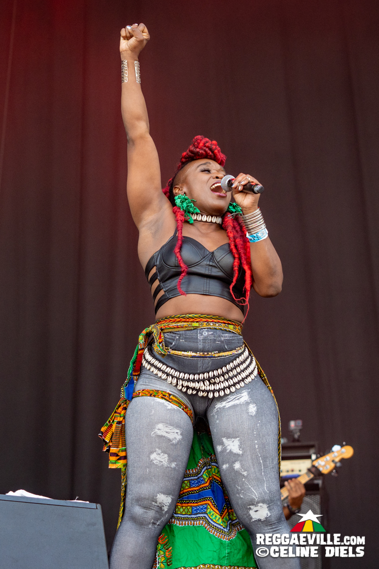 Dezarie, Arrested Development