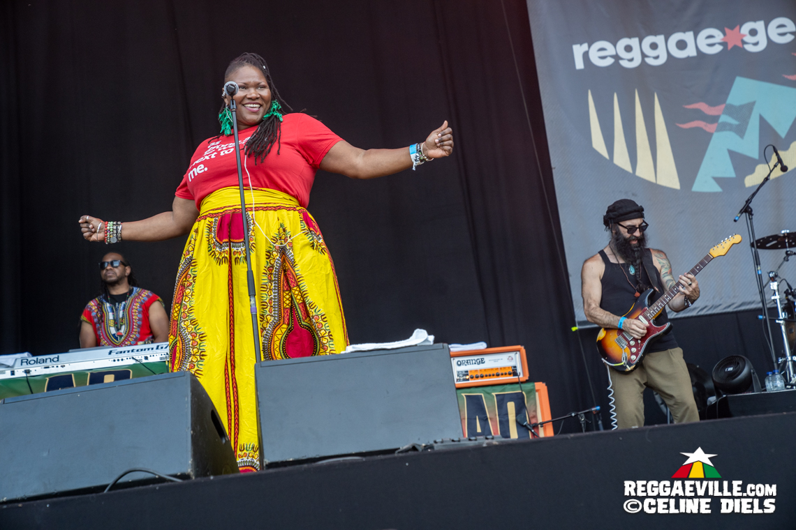 Dezarie, Arrested Development