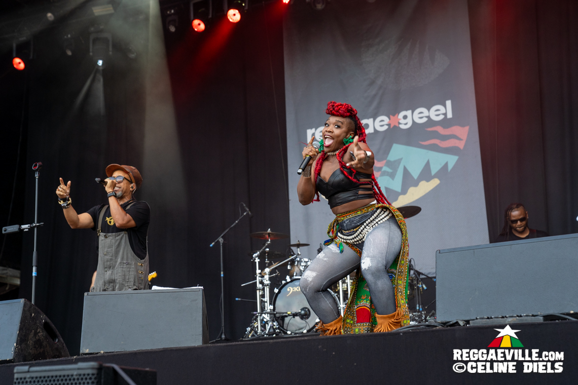 Dezarie, Arrested Development