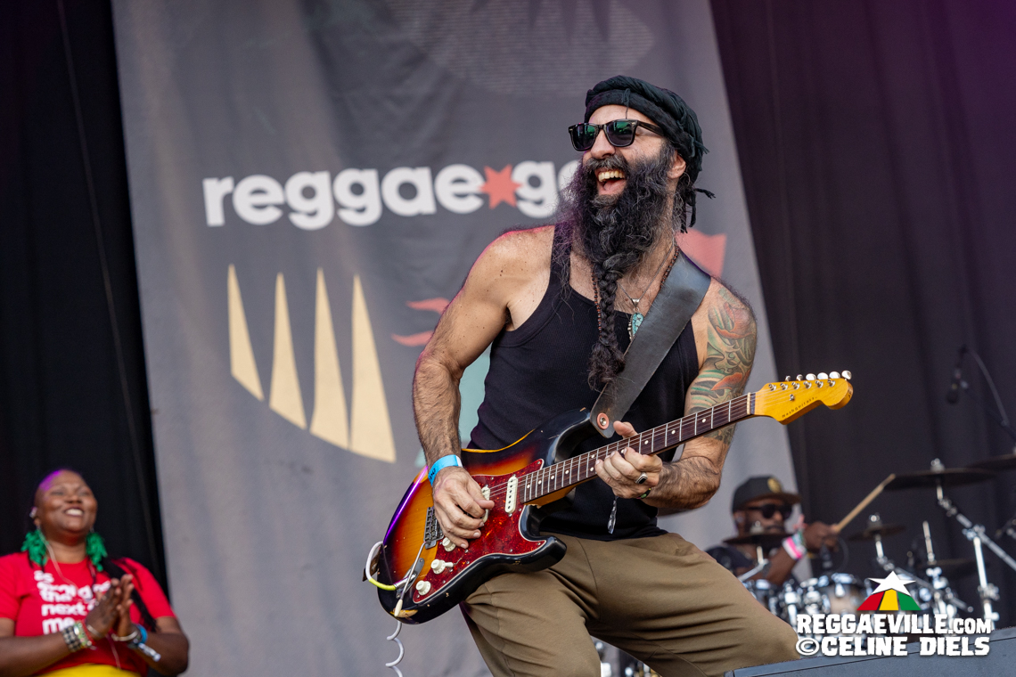 Dezarie, Arrested Development