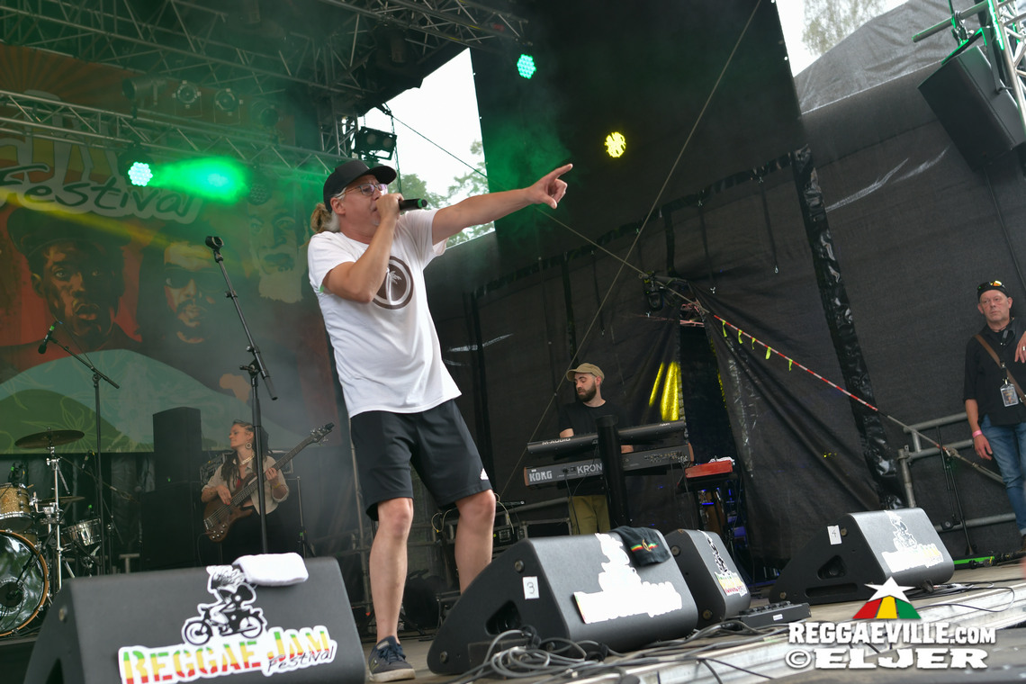 Ganjaman feat. Italee, Jah Tung & Dre JA, Sara Lugo