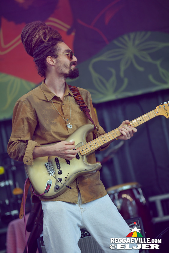 Ganjaman feat. Italee, Jah Tung & Dre JA, Sara Lugo