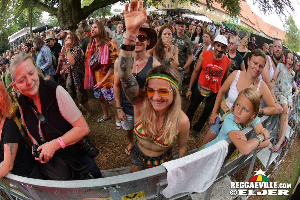 Ganjaman feat. Italee, Jah Tung & Dre JA, Sara Lugo