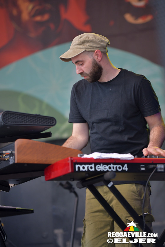 Ganjaman feat. Italee, Jah Tung & Dre JA, Sara Lugo