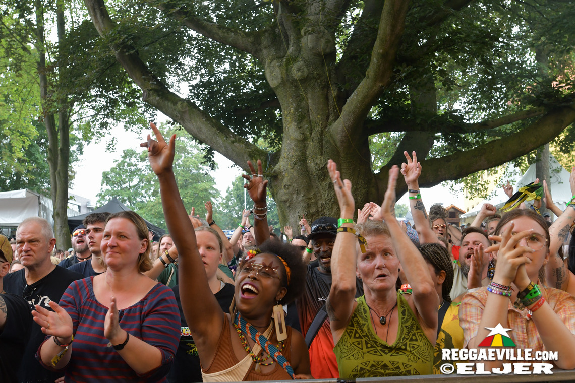 Ganjaman feat. Italee, Jah Tung & Dre JA, Sara Lugo