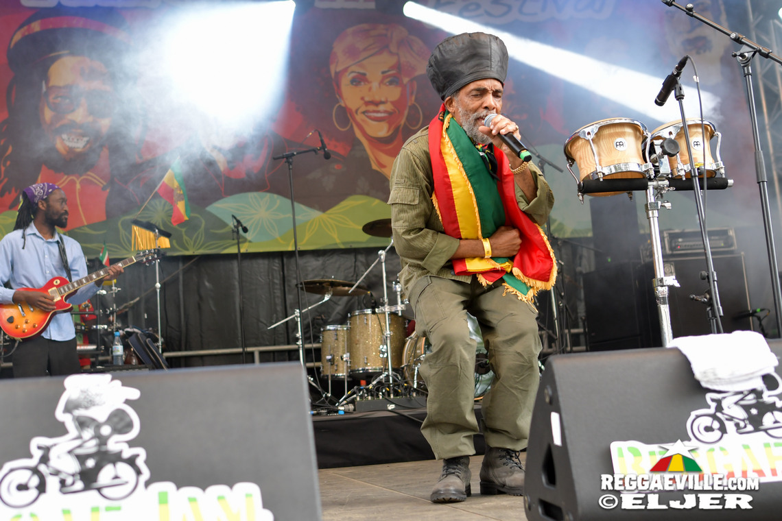 IQulah, Banda Senderos