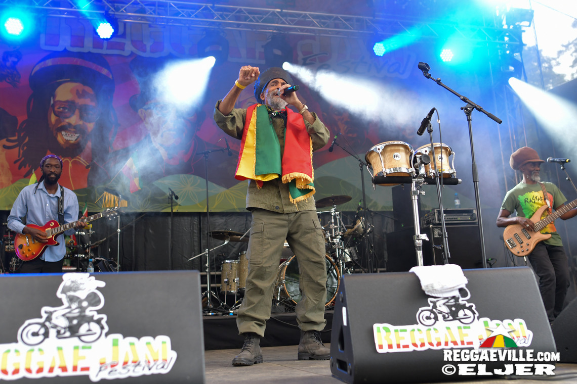 IQulah, Banda Senderos