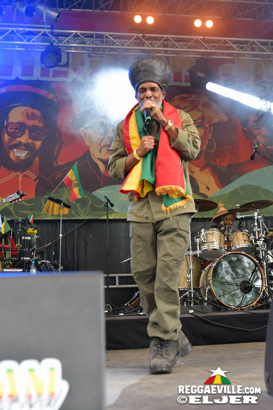 IQulah, Banda Senderos