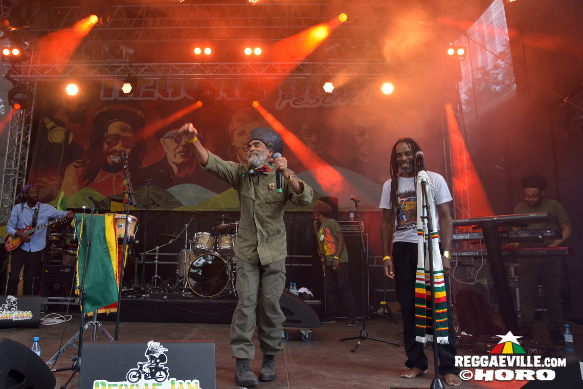 IQulah, Banda Senderos