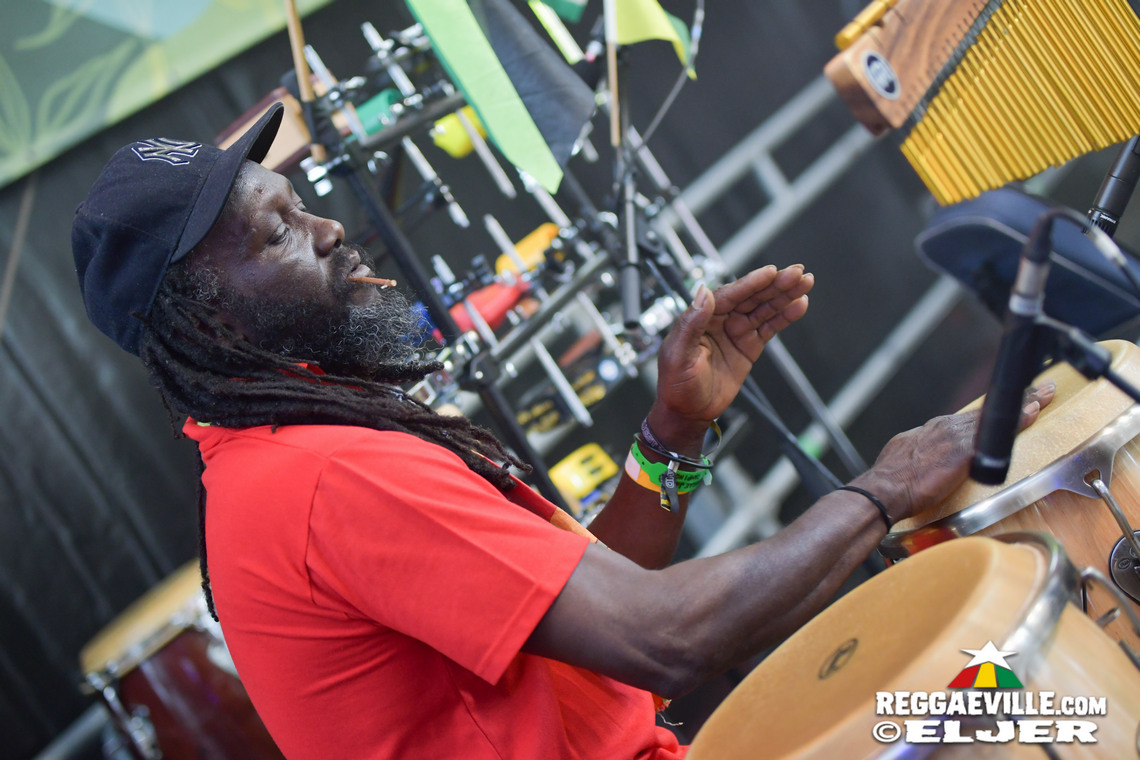 IQulah, Banda Senderos