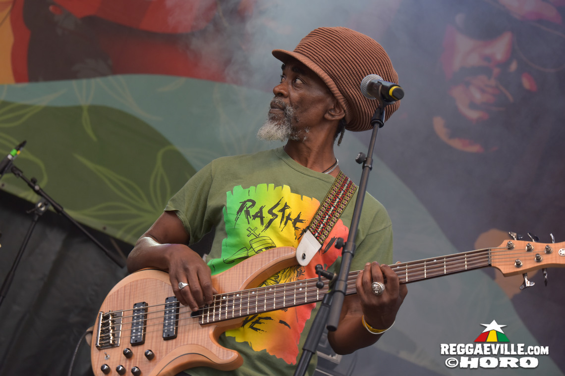 IQulah, Banda Senderos