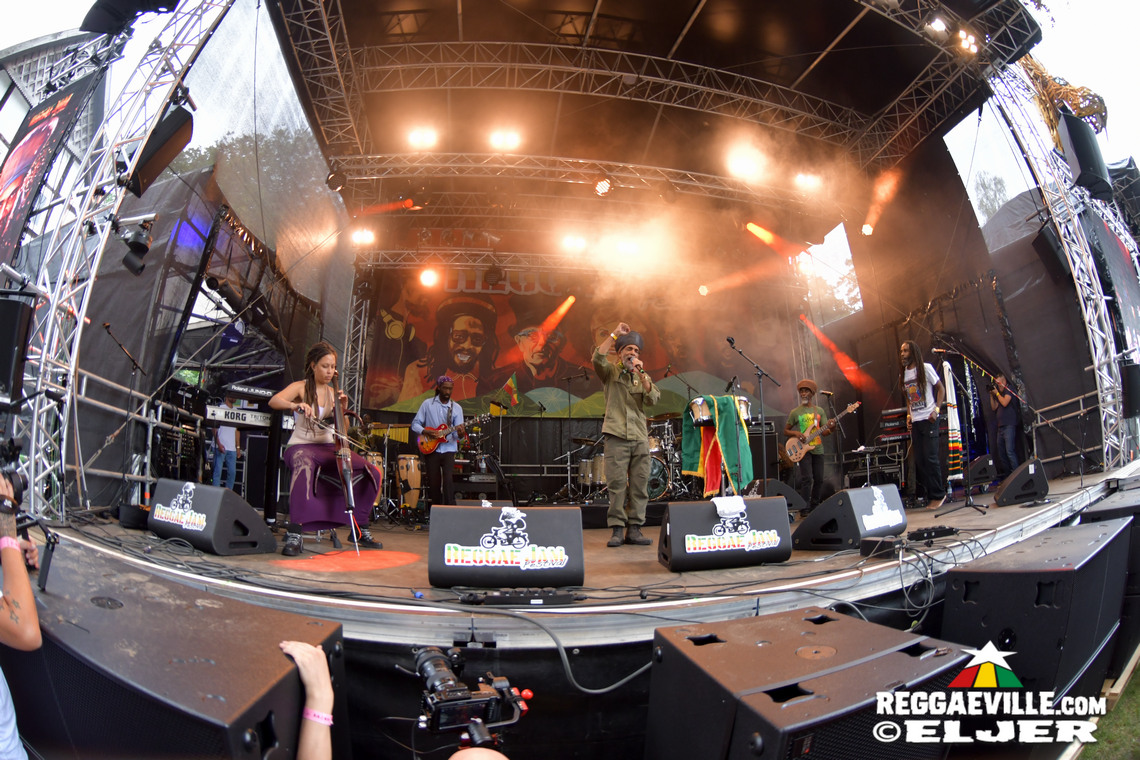 IQulah, Banda Senderos