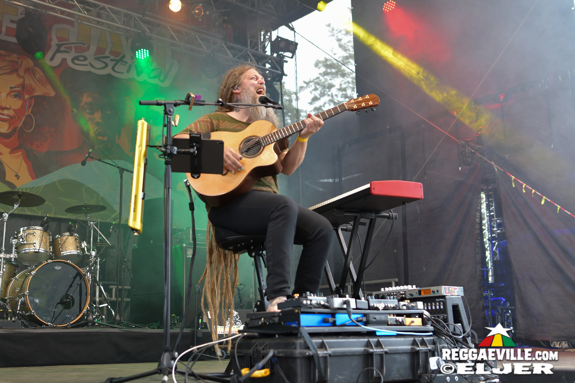 Mike Love, Jamaram meets Jahcoustix