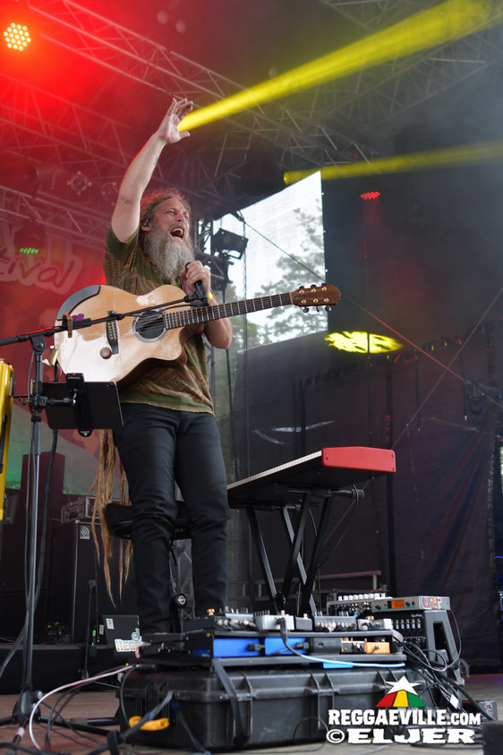 Mike Love, Jamaram meets Jahcoustix