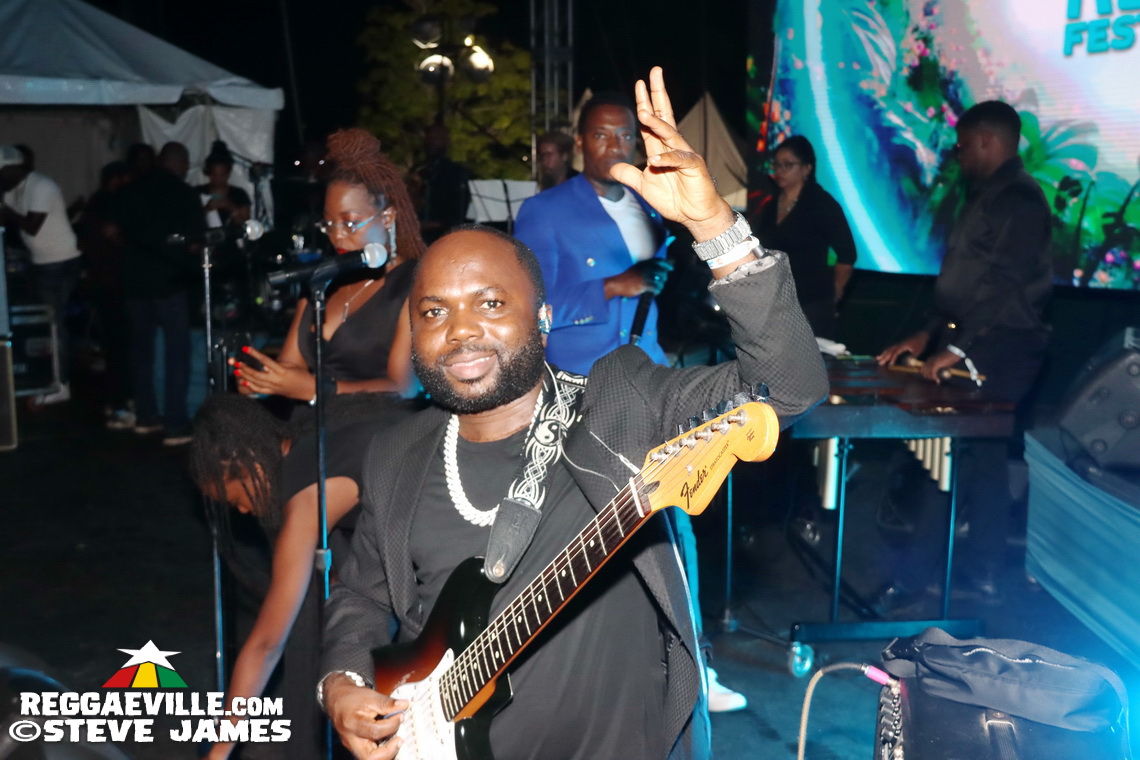 Beenie Man, Harry Toddler, Joby Jay, Iotosh, Royal Blu, Amanyea