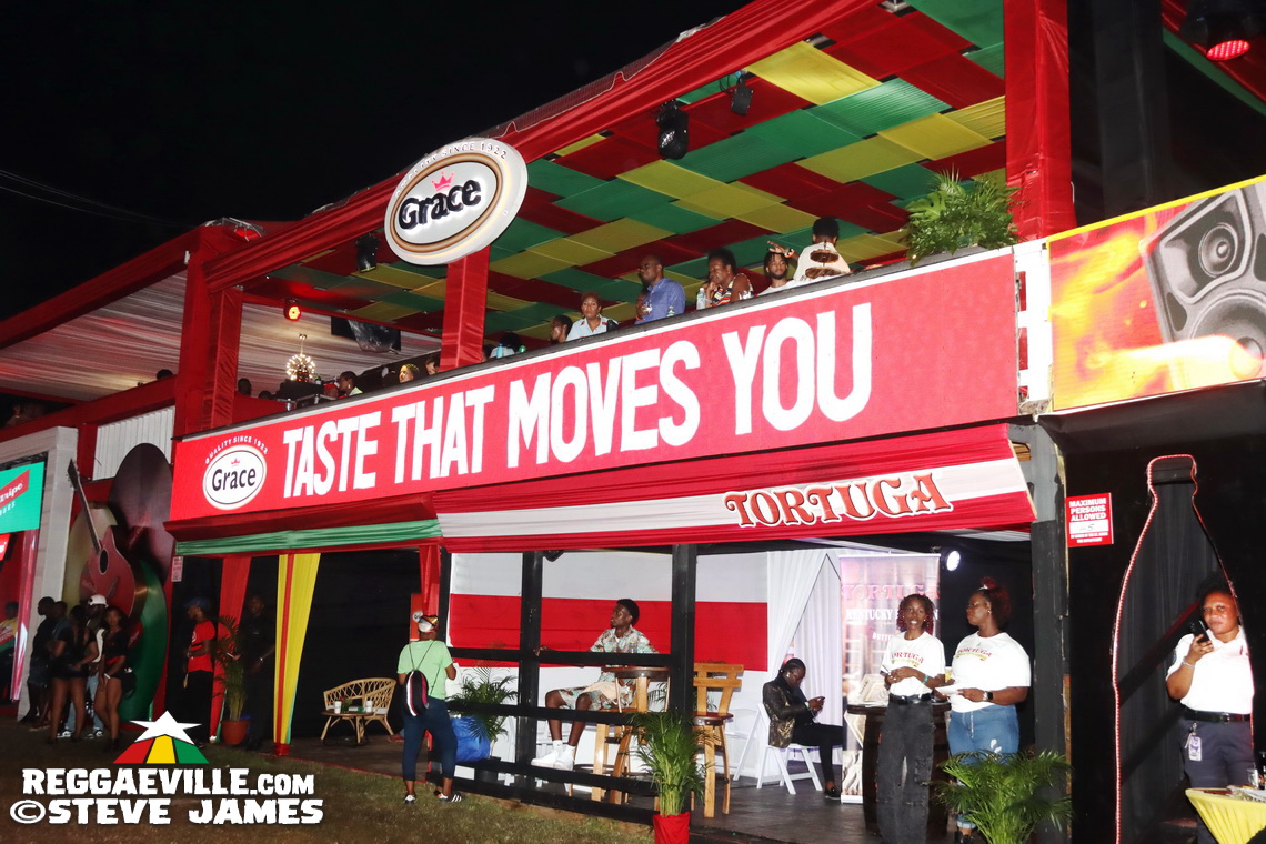 Munga Honorable, Backstage Vibes