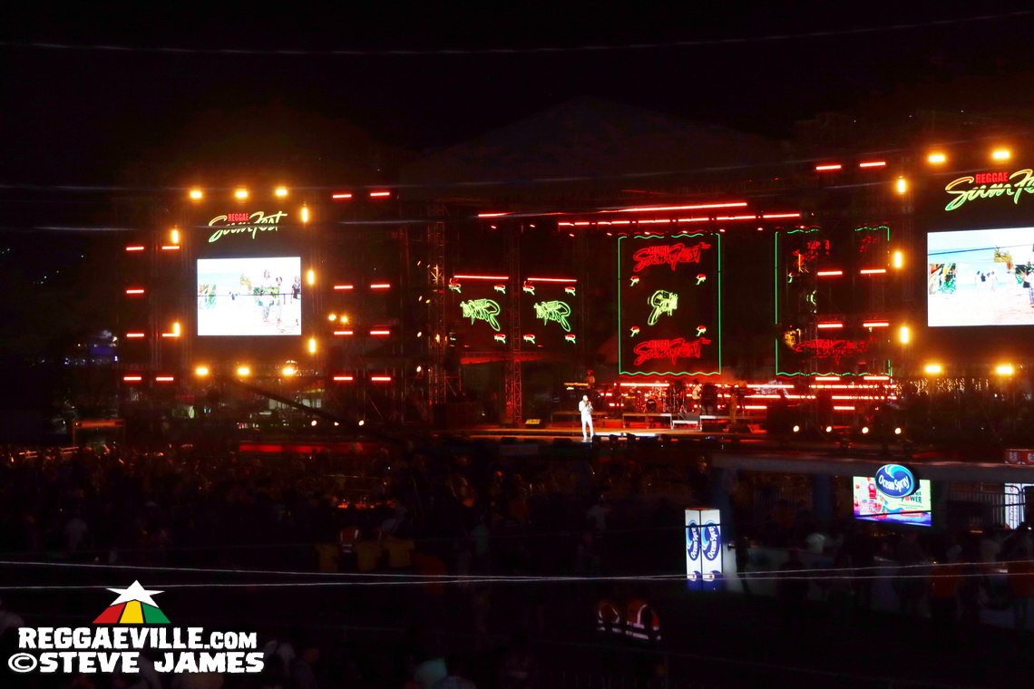 Munga Honorable, Backstage Vibes