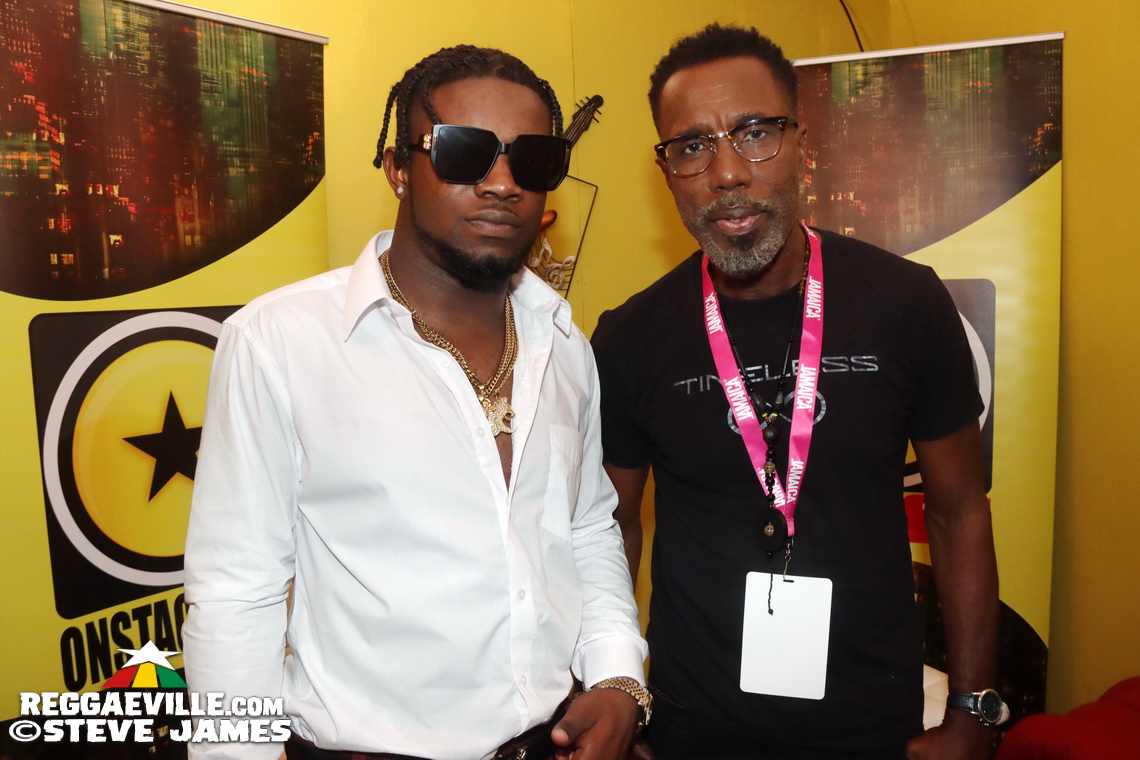 Munga Honorable, Backstage Vibes