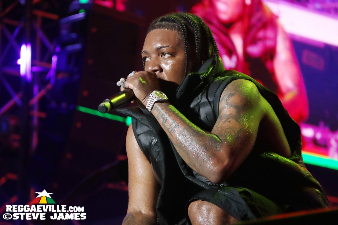 Munga Honorable, Backstage Vibes