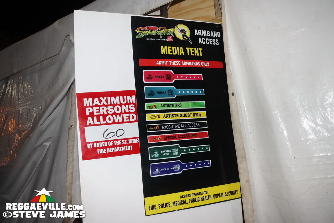 Munga Honorable, Backstage Vibes