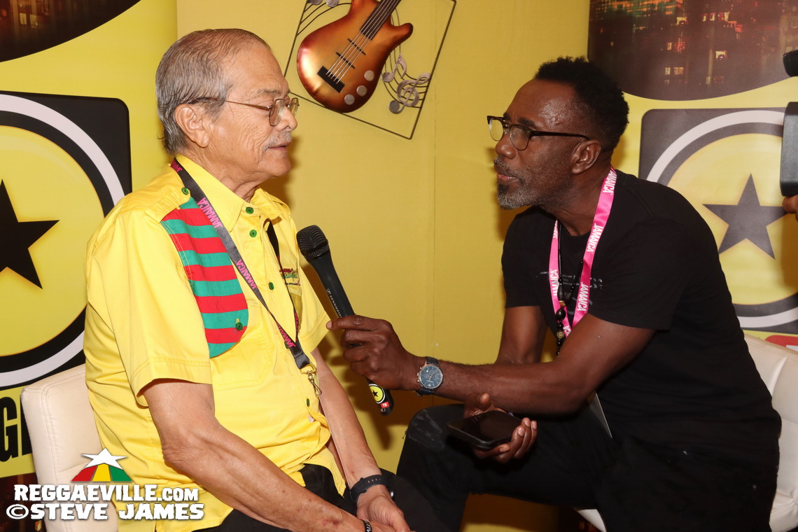 Munga Honorable, Backstage Vibes