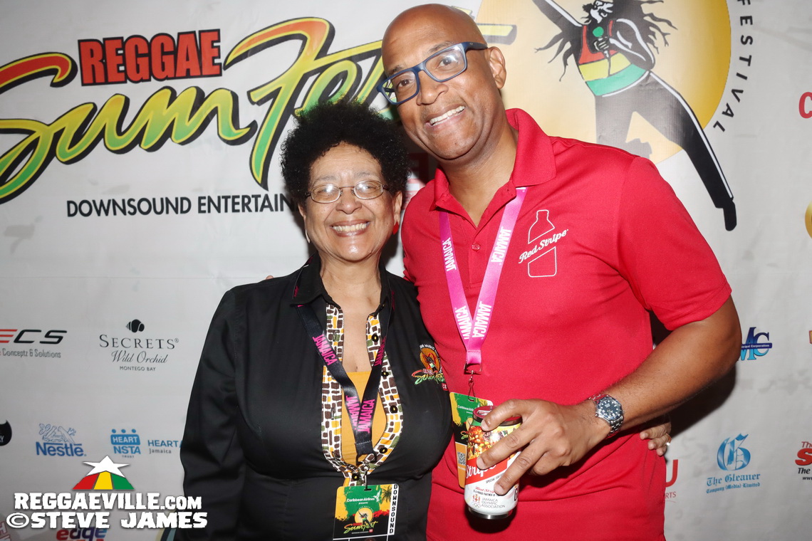 Munga Honorable, Backstage Vibes