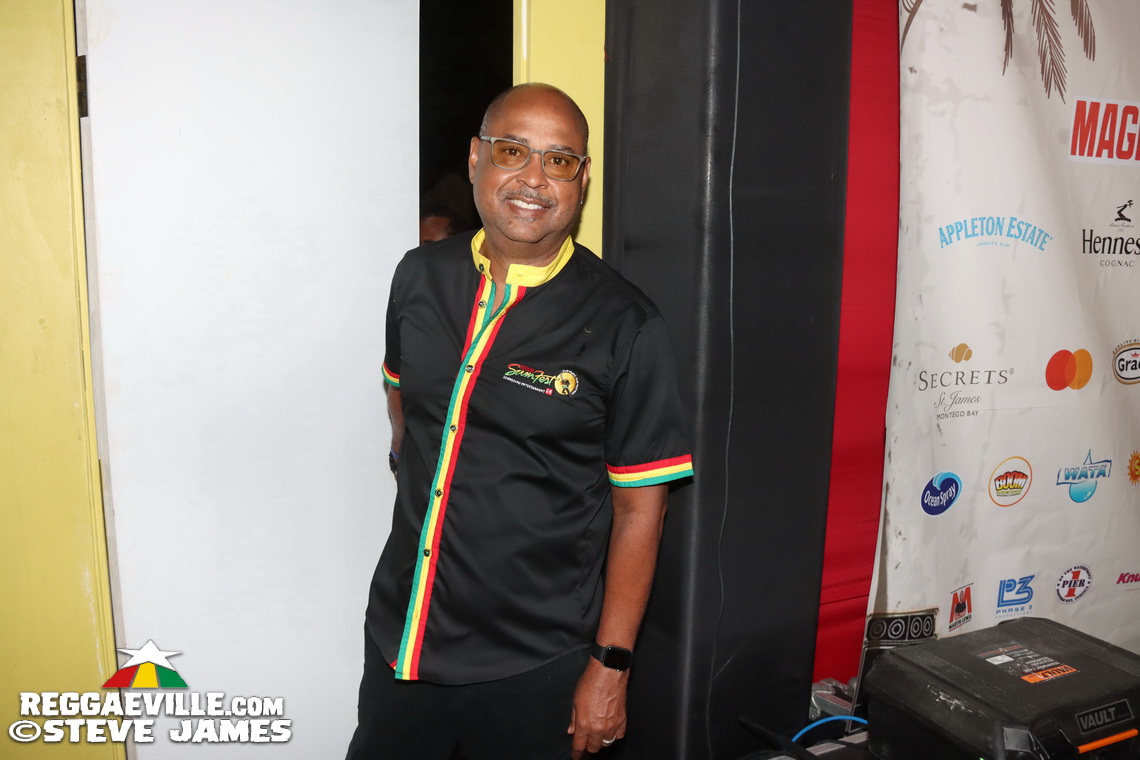 Munga Honorable, Backstage Vibes