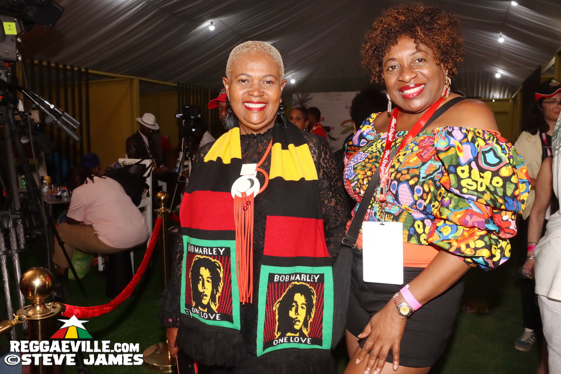 Munga Honorable, Backstage Vibes