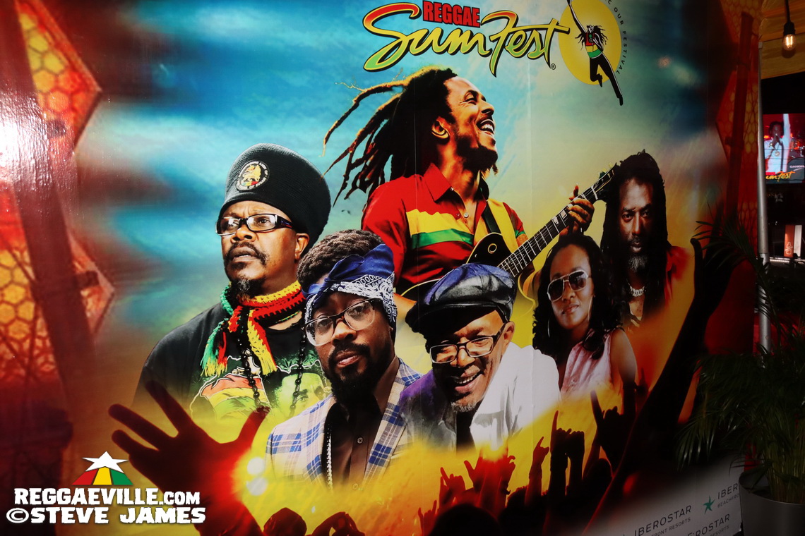 Munga Honorable, Backstage Vibes