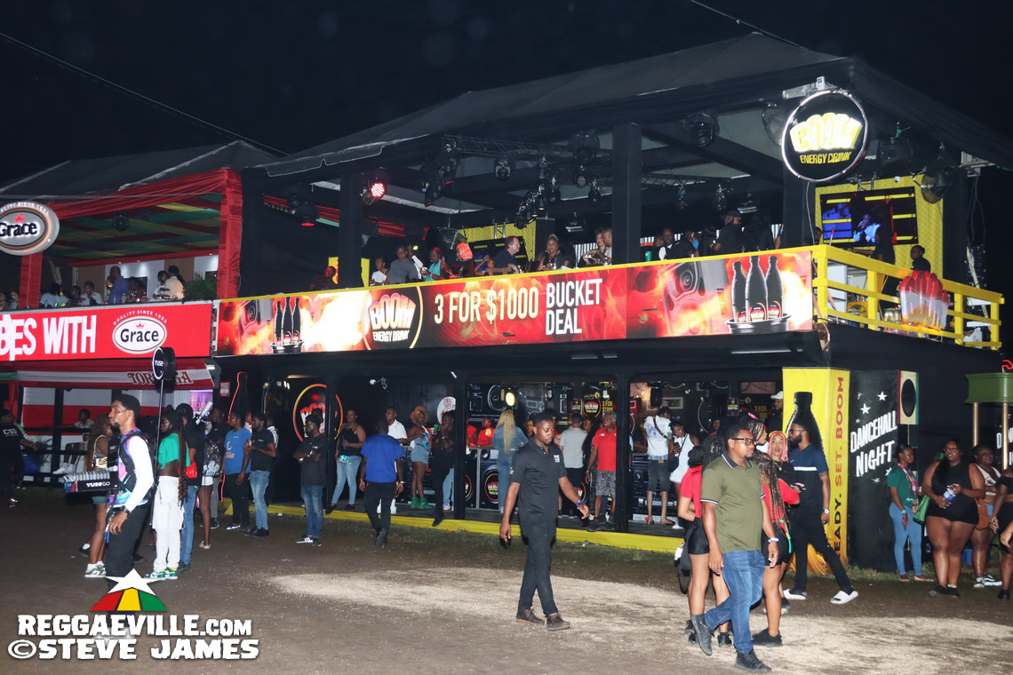 Munga Honorable, Backstage Vibes