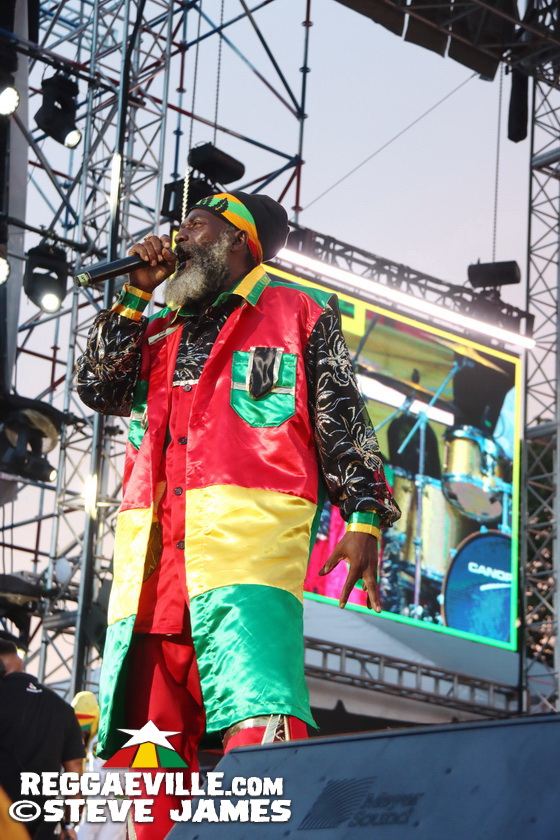 Capleton, Turbulence
