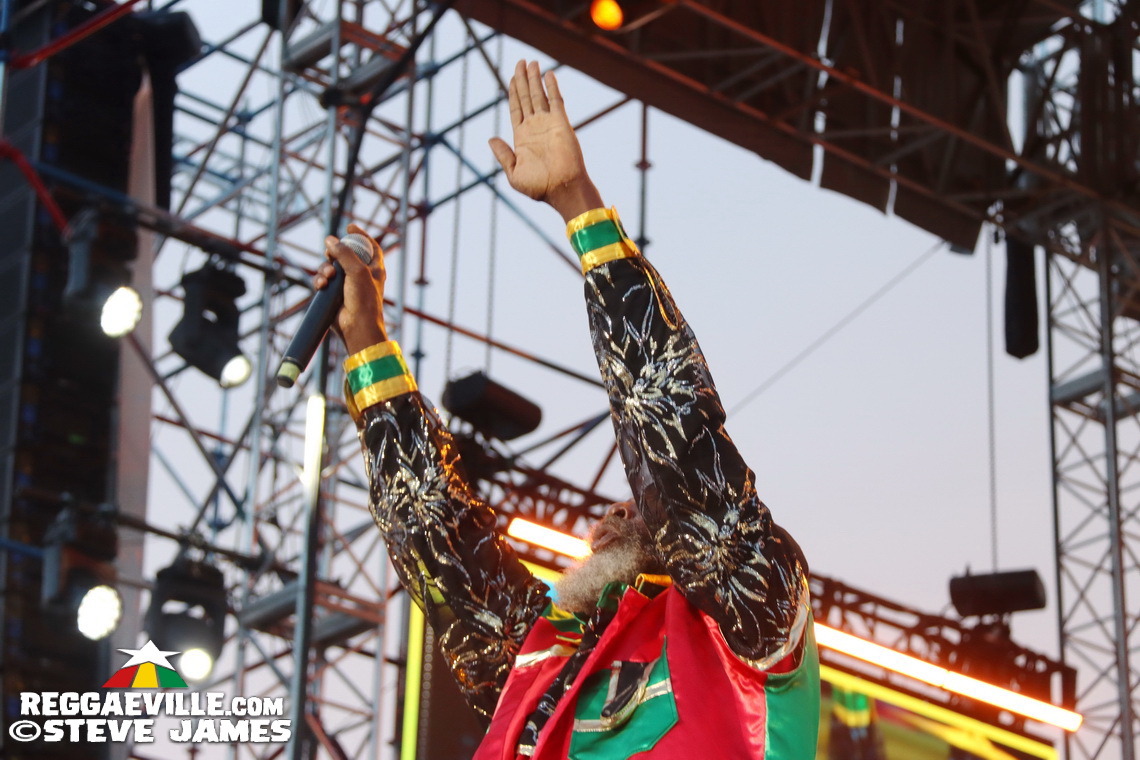 Capleton, Turbulence