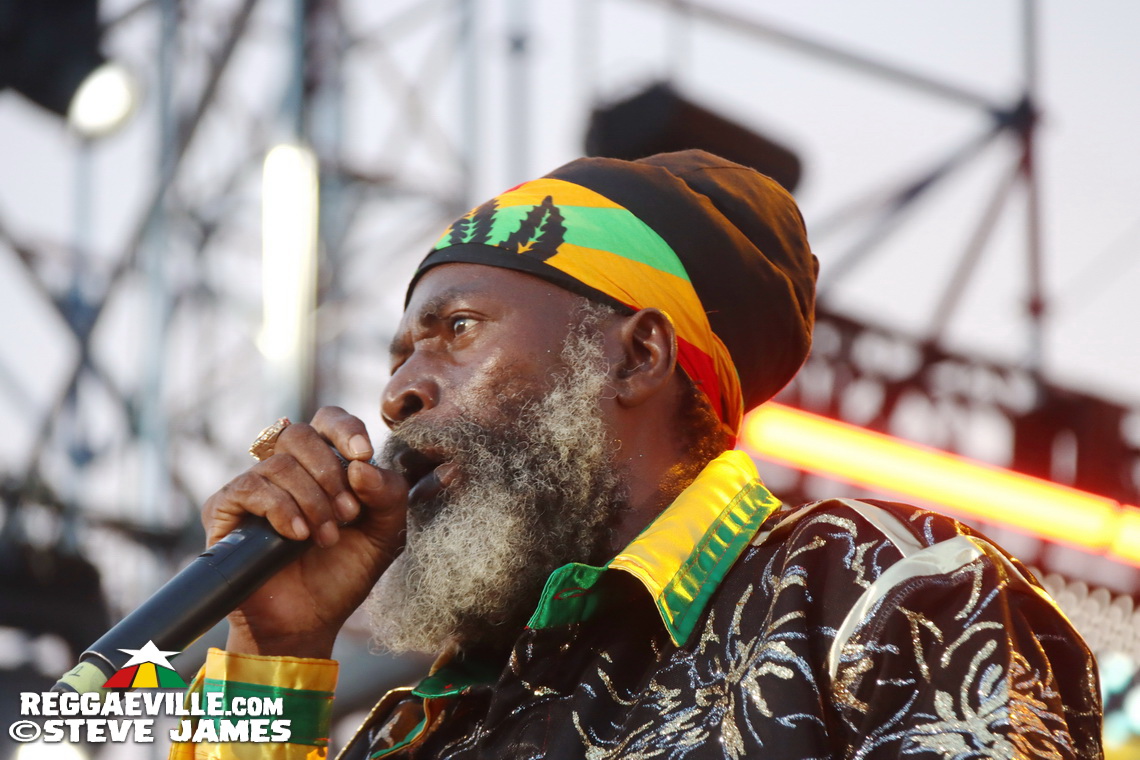 Capleton, Turbulence