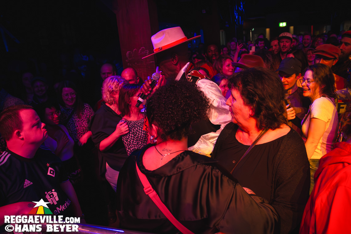 Dub FX feat. Mr. Woodnote, Anthony B, Eek-A-Mouse, Yaksta & House of Riddim