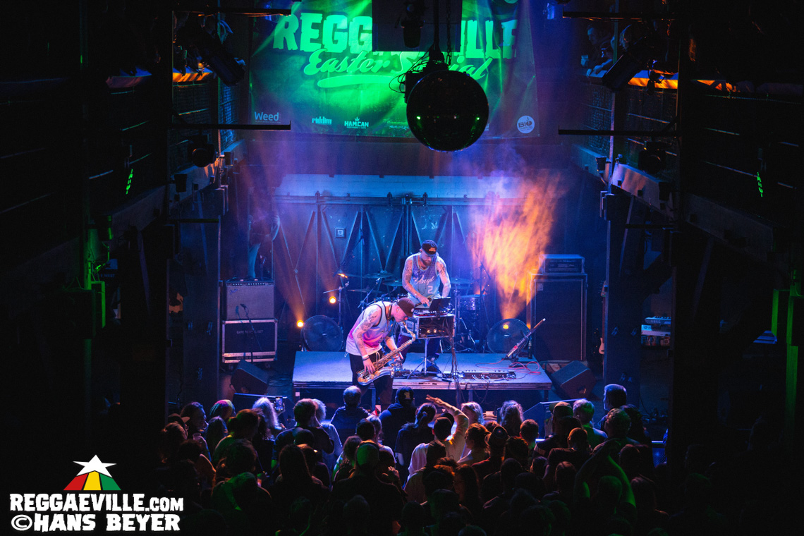 Dub FX feat. Mr. Woodnote, Anthony B, Eek-A-Mouse, Yaksta & House of Riddim