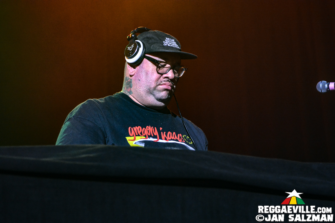 Sean Paul, Farina, Chi Ching Ching, Quan-Dajai, Ras Ajai