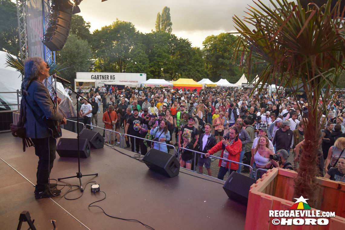 Andrew Murphy, Top Gyal, Queen Tafari, Amiaz.