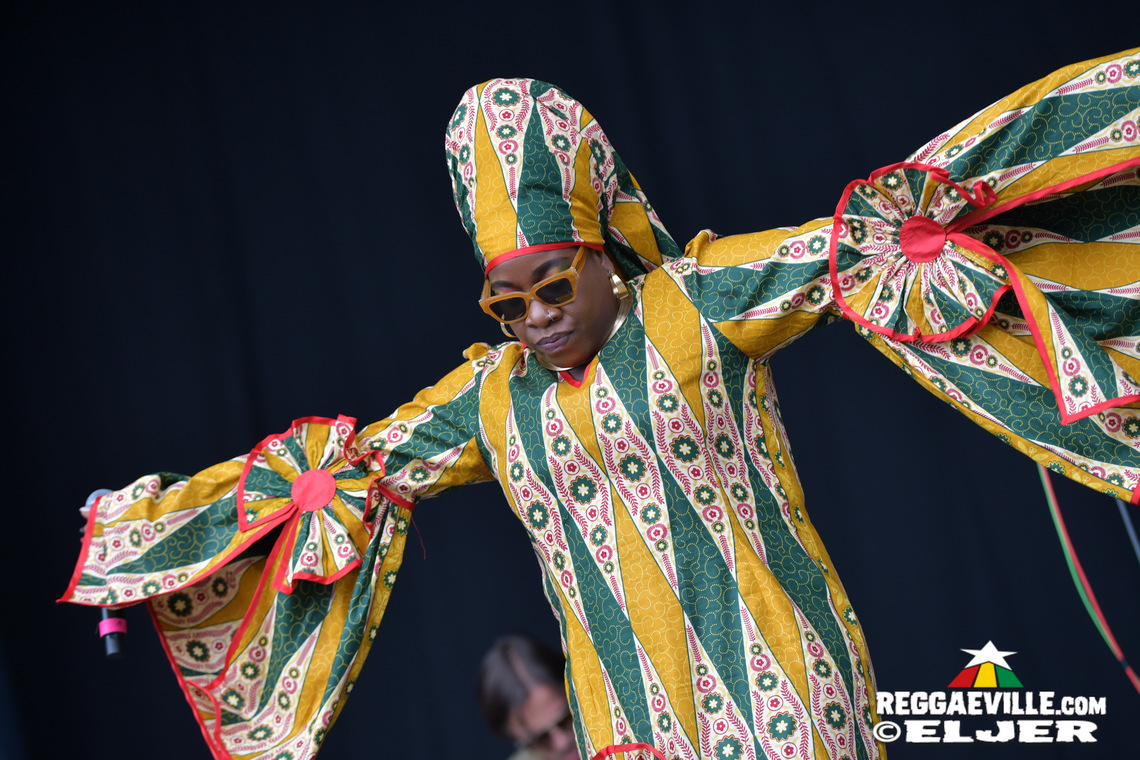 Queen Omega, J Boog, L'Entourloop