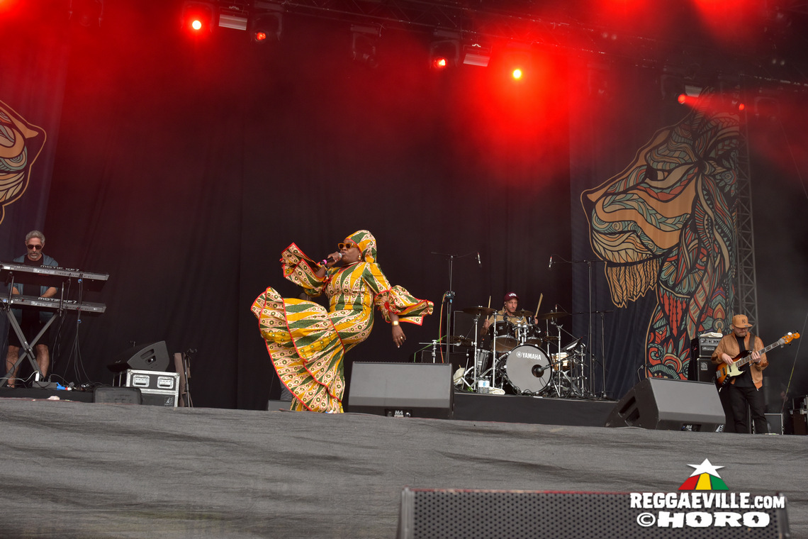 Queen Omega, J Boog, L'Entourloop