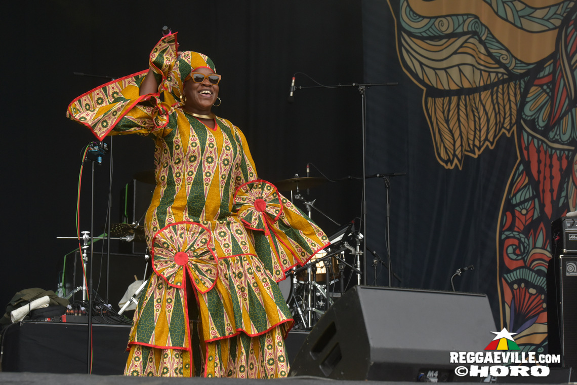 Queen Omega, J Boog, L'Entourloop