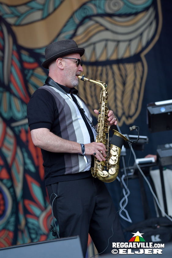 Queen Omega, J Boog, L'Entourloop