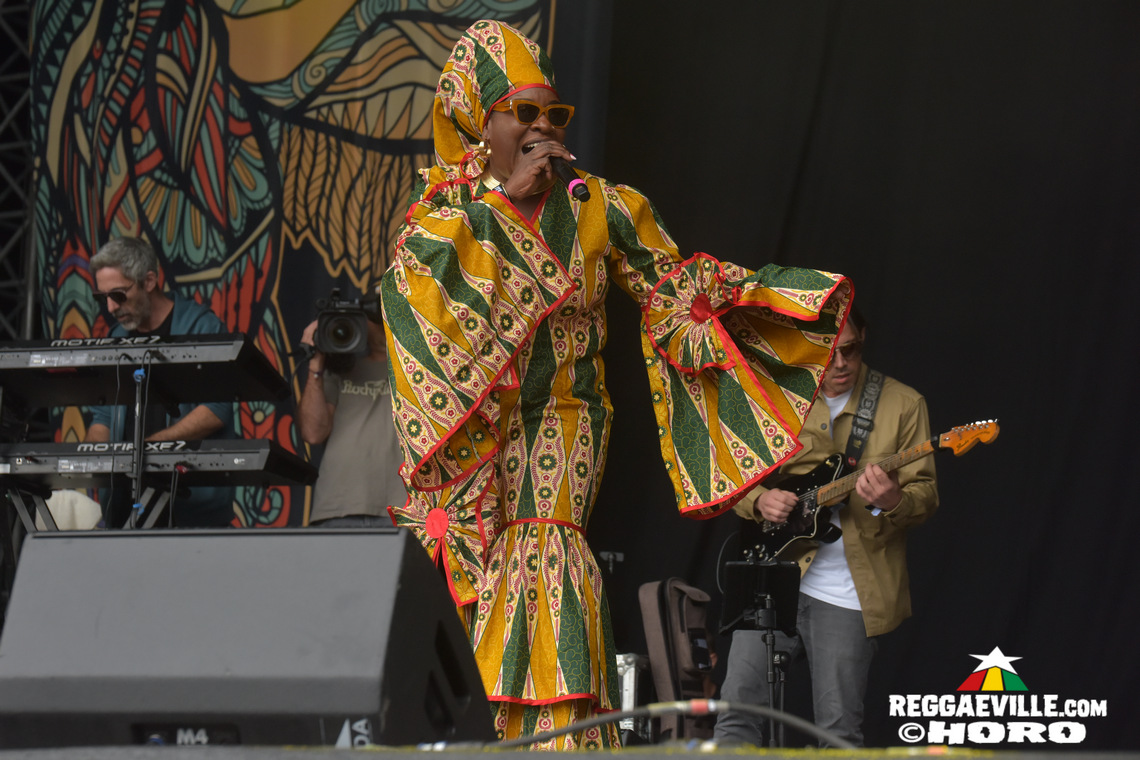 Queen Omega, J Boog, L'Entourloop