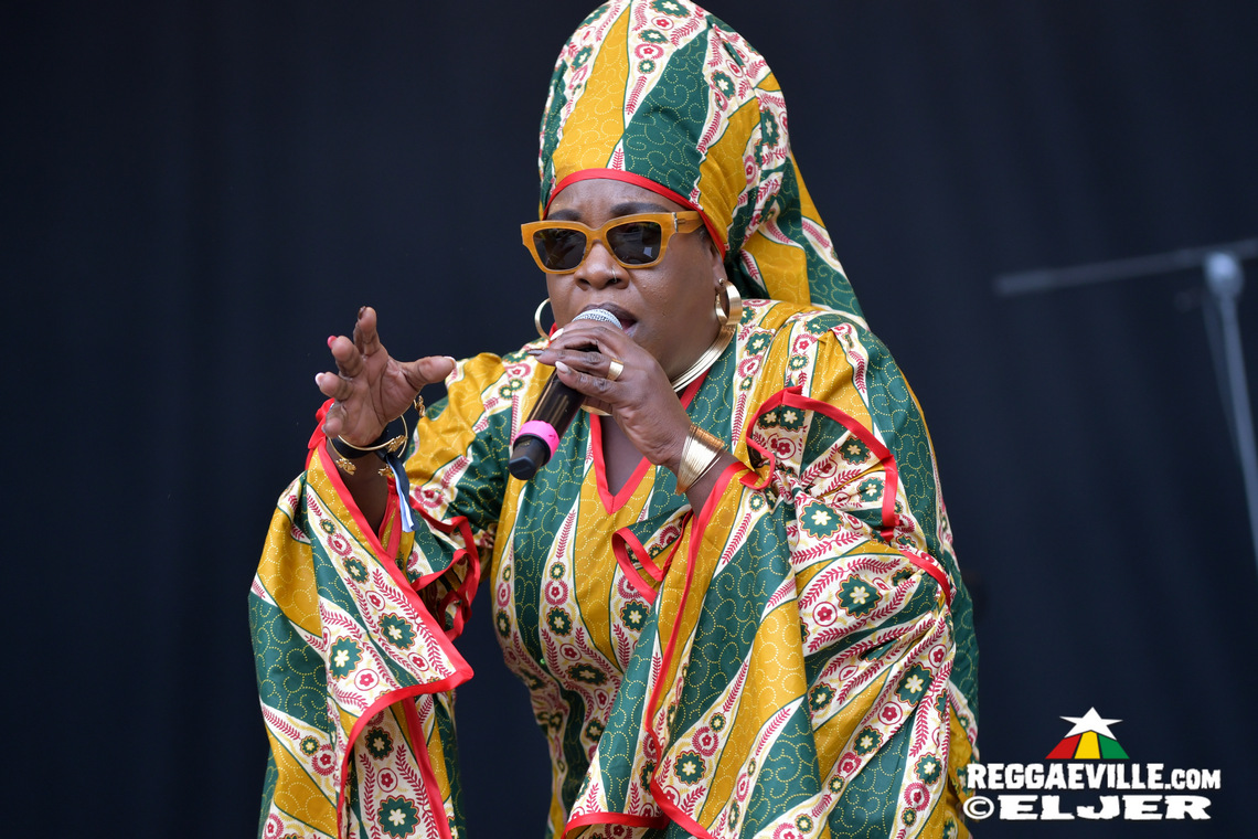 Queen Omega, J Boog, L'Entourloop