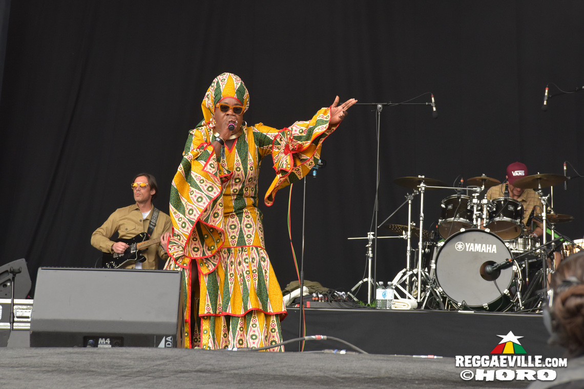 Queen Omega, J Boog, L'Entourloop