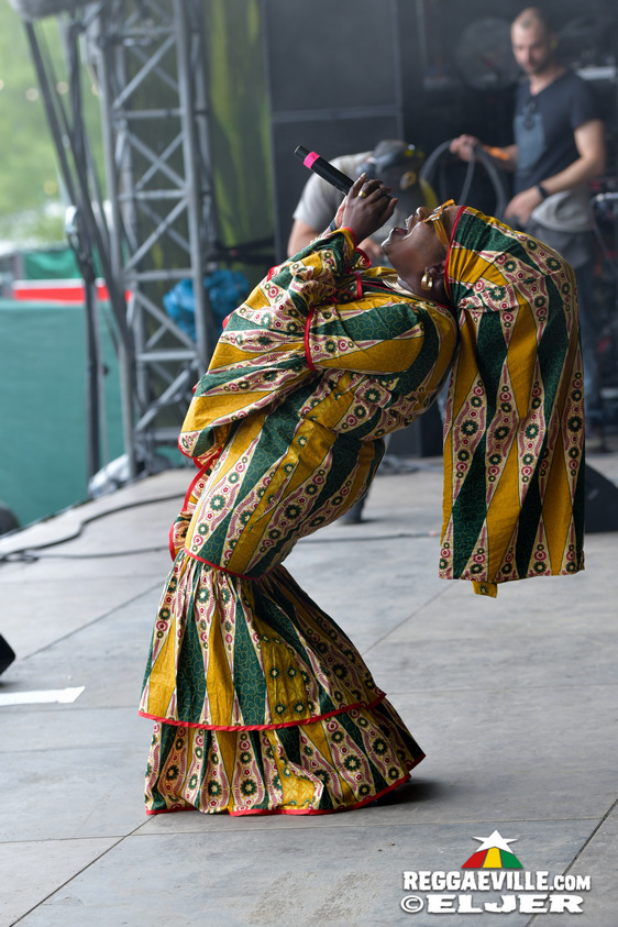 Queen Omega, J Boog, L'Entourloop