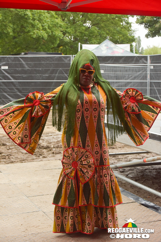 Queen Omega, J Boog, L'Entourloop